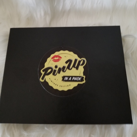 PinUp In A Pack, Vintage Edition Jewelry Gift Box - Picture 2 of 8